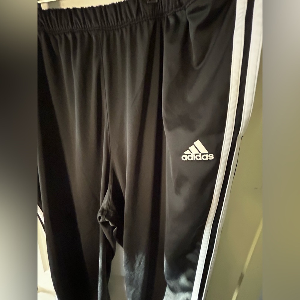 Women's Adidas Capri Pant Black/White w/Pockets - Picture 2 of 11